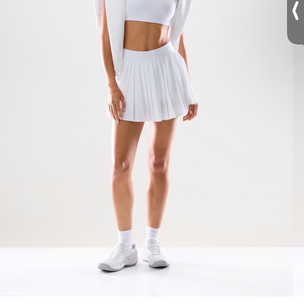 Aritzia White Pleated Mini Skirt